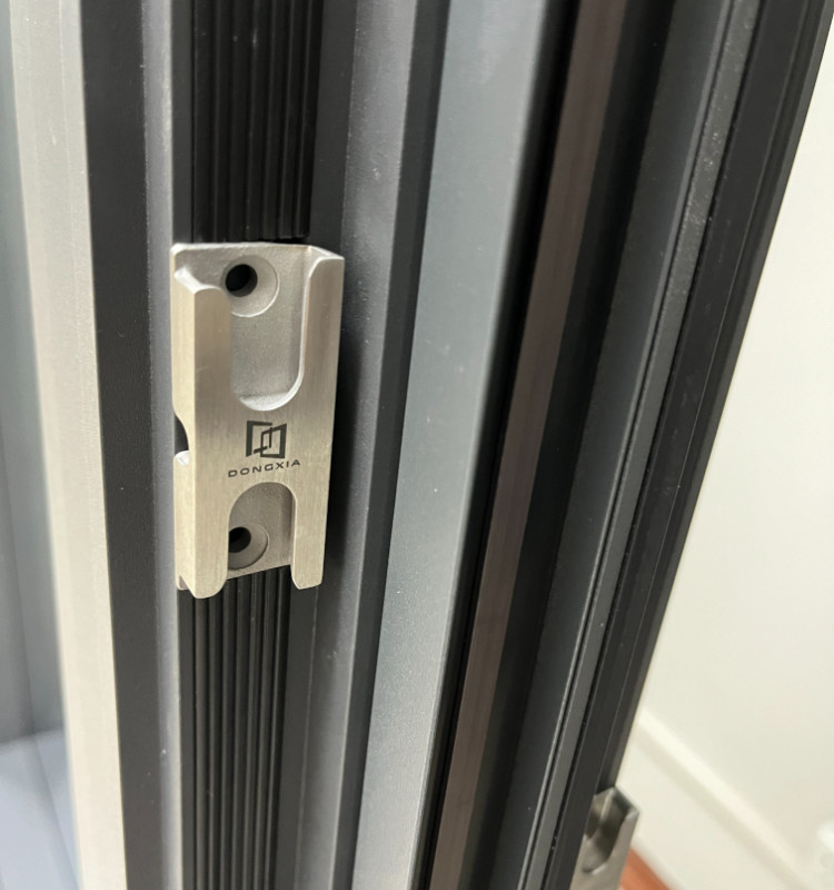 Modern Minimalist Tarzı Gizli Ekrana Sahip Pencere Kaldırılması ve Temizlenmesi Kolay
