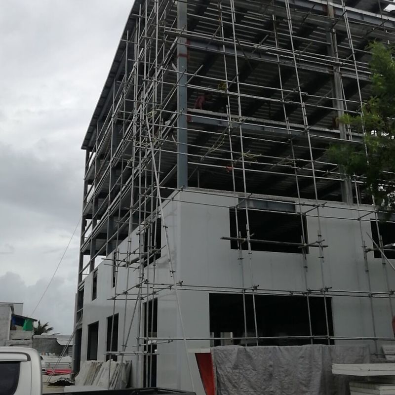 Yüksek yüksekliğe sahip çelik prefabrik çelik yapı binalar Maldivler için ev çerçeveleri yalıtım malzemeleri kullanın